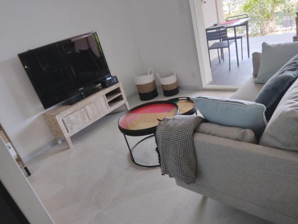 Le Spot 577 Bed & Breakfast La Ciotat Bagian luar foto