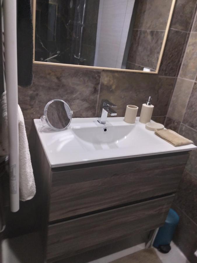 Le Spot 577 Bed & Breakfast La Ciotat Bagian luar foto